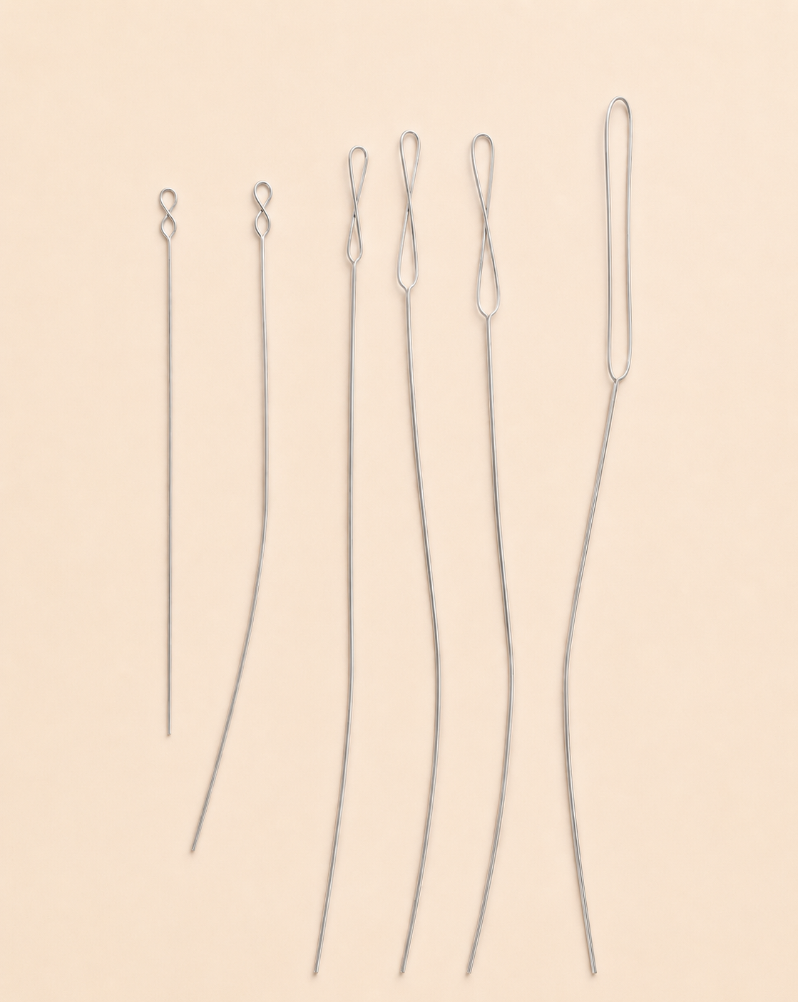 Lot de 7 aiguilles à perles.